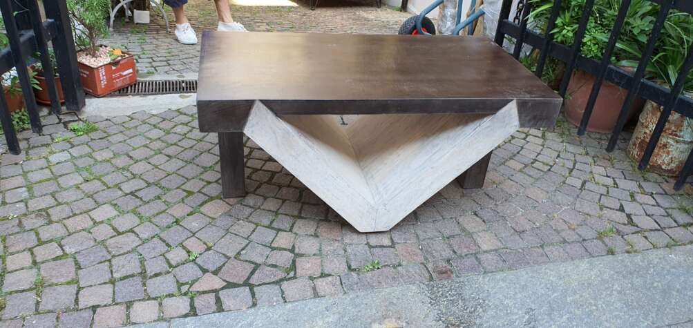 Tavolino in teak scuro moderno