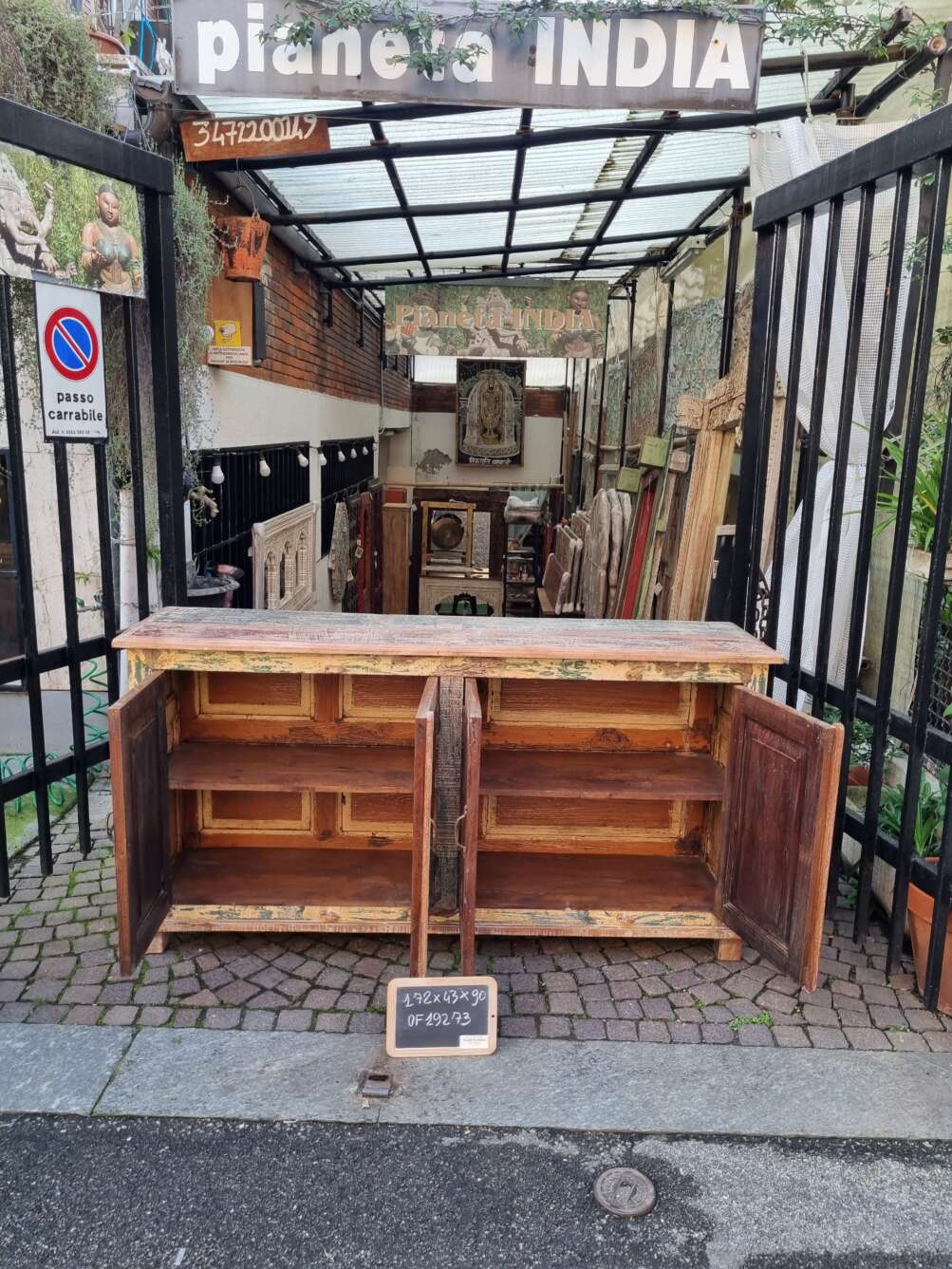 interni credenza rustica