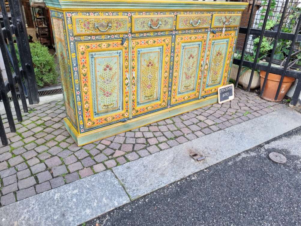 credenza color pastrello floreale