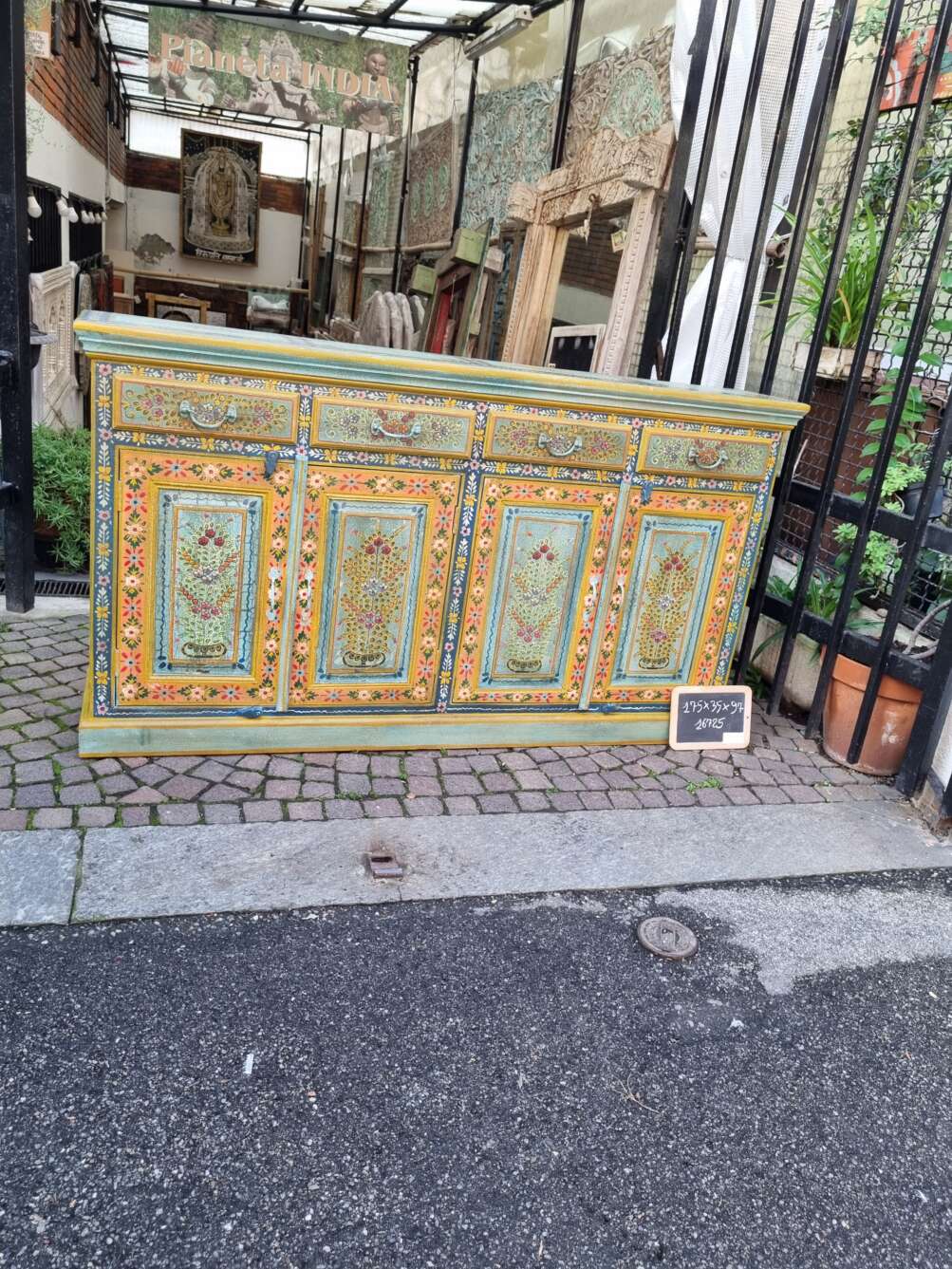 credenza color pastrello floreale