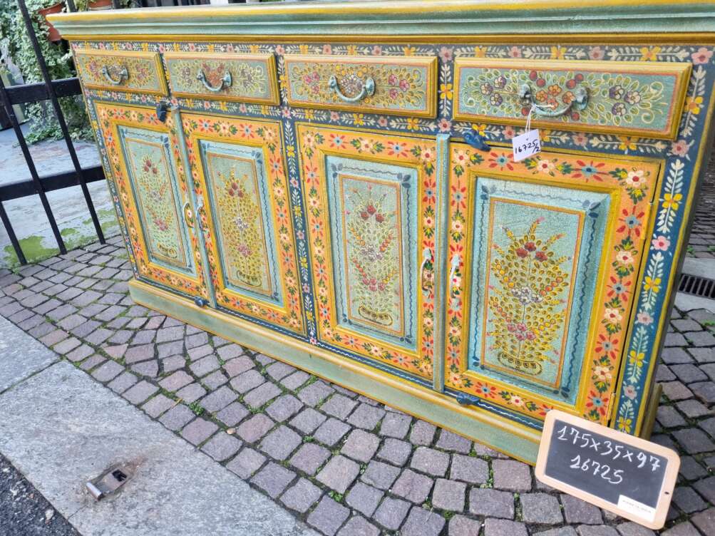 credenza color pastrello floreale