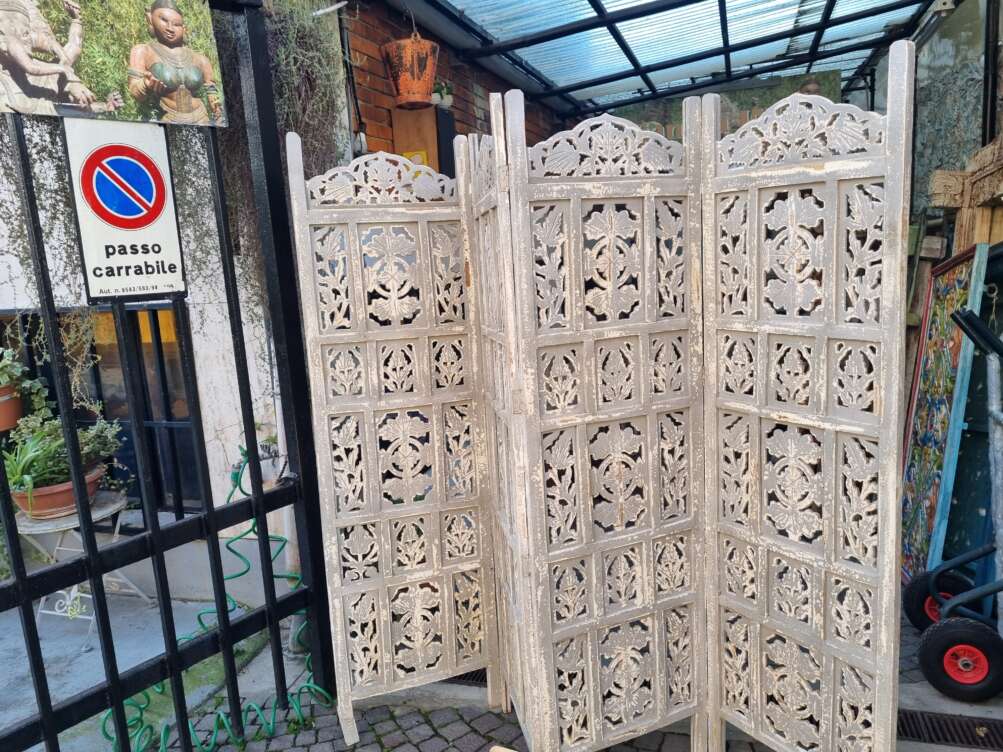 dettagli paravento intagliato