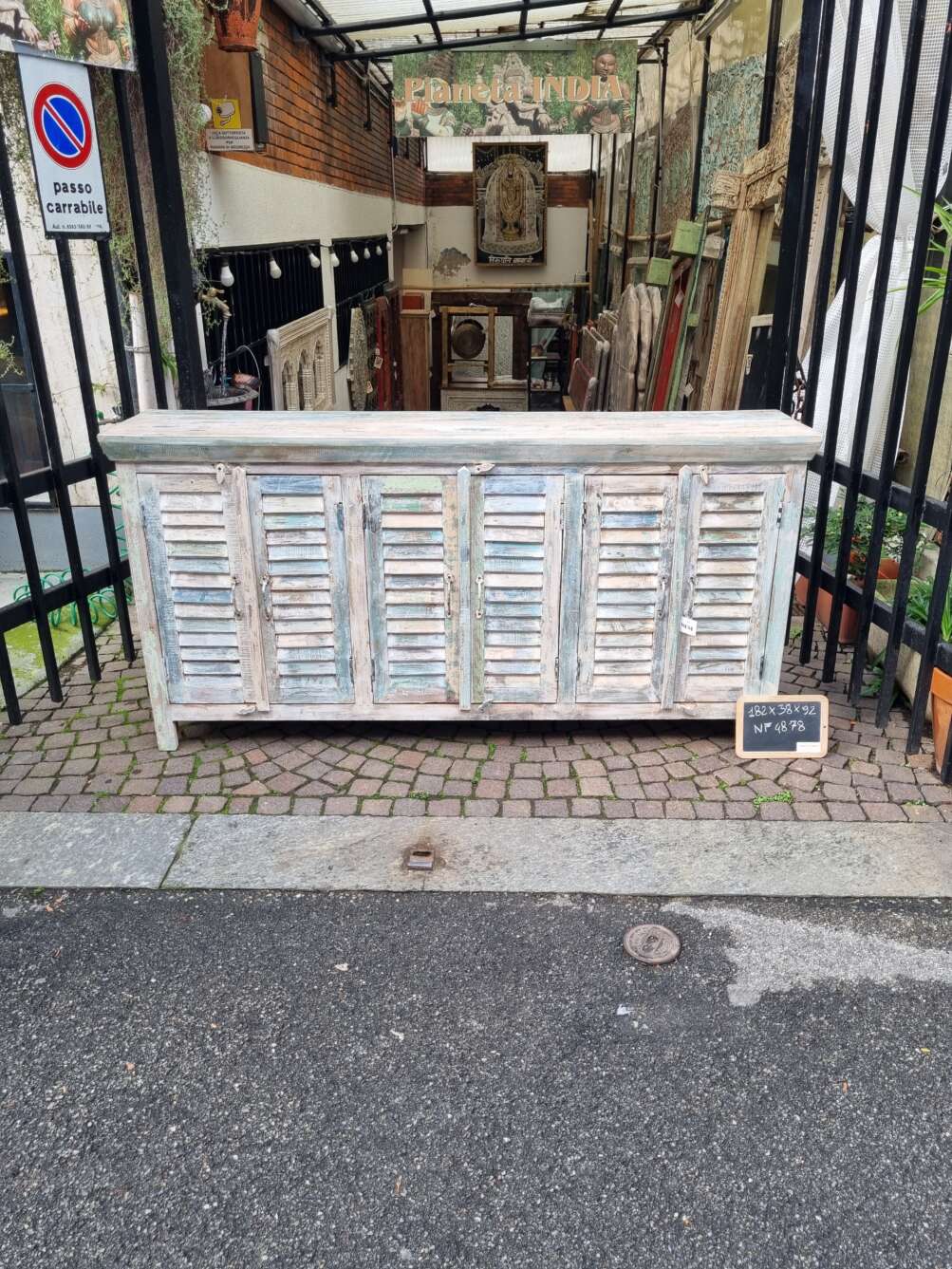 Credenza con Ante a Persiana