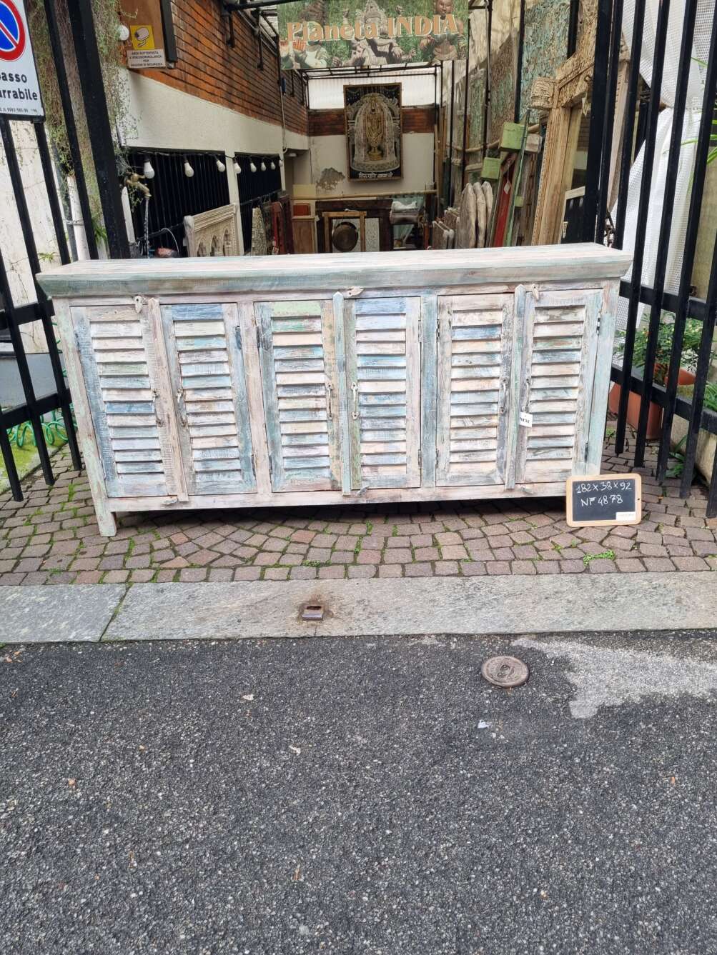 Credenza con Ante a Persiana