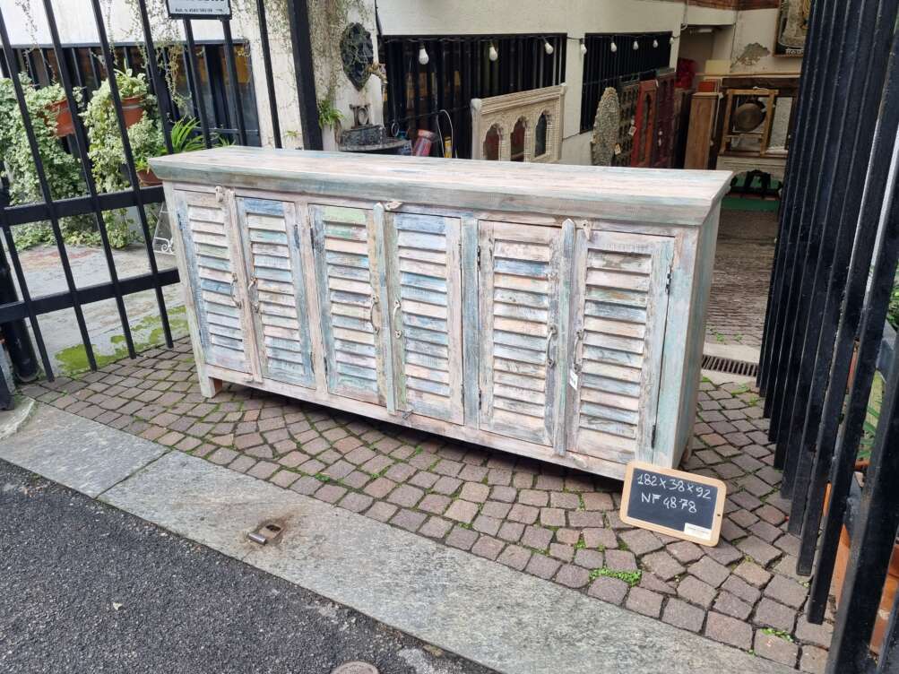 Credenza con Ante a Persiana