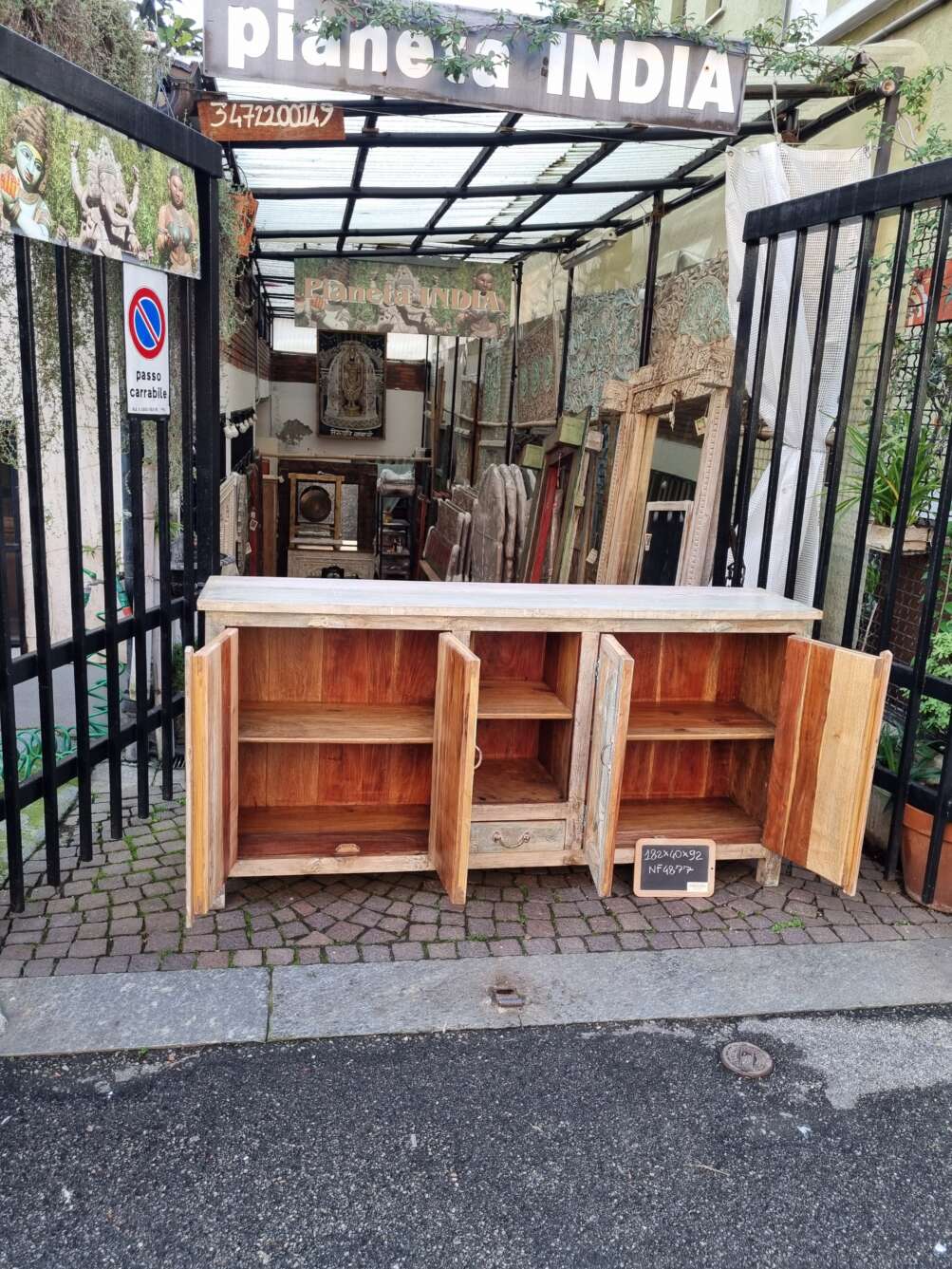 interni Credenza in Legno Intagliato con Motivi di Pesci