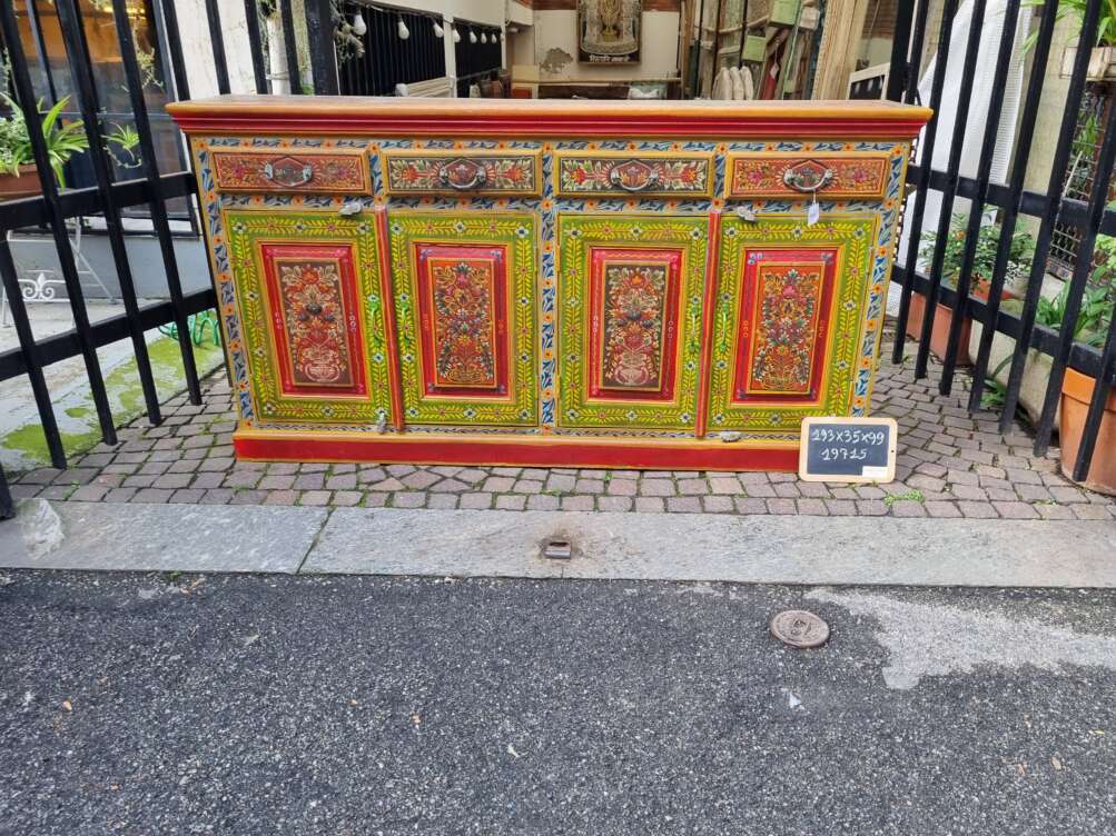 credenza floreale dipinta a mano