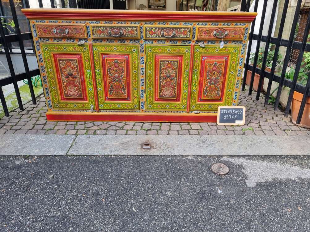 credenza floreale dipinta a mano