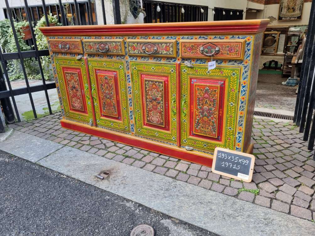 credenza floreale dipinta a mano