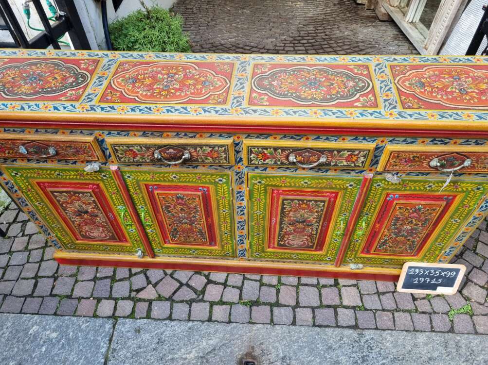 credenza floreale dipinta a mano