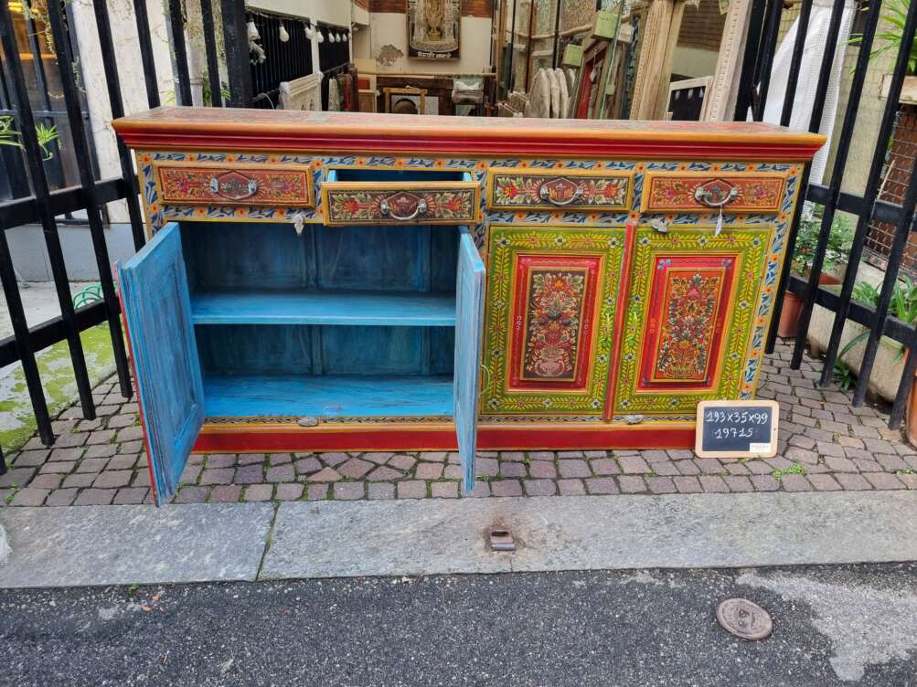 dettagli credenza floreale