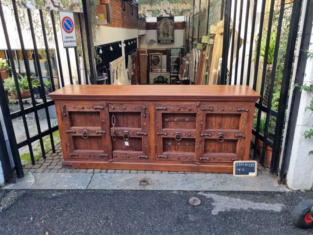 Credenza Indiana in Teak con Dettagli in Ferro