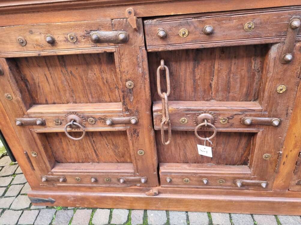 dettagli credenza in teak