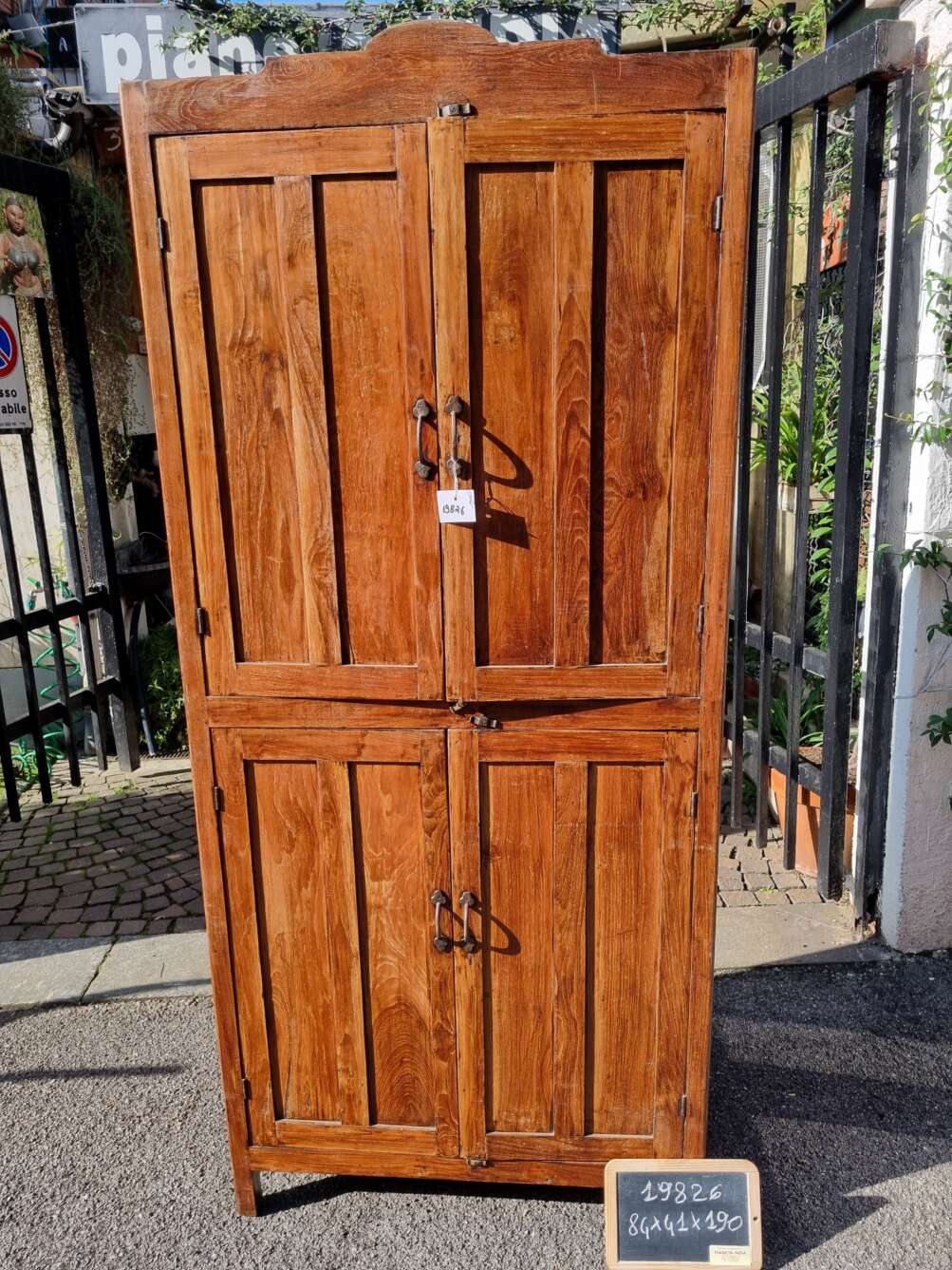 armadio alto legno