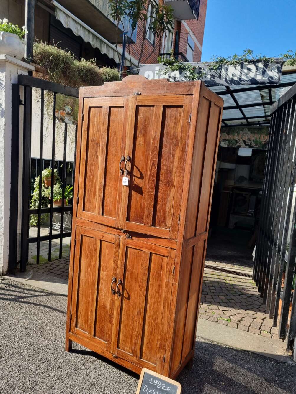 armadio alto legno