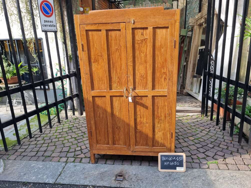 armadio legno naturale