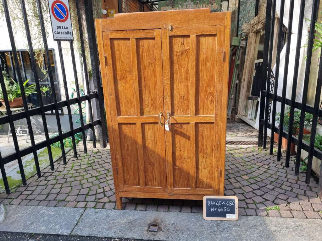 armadio legno naturale
