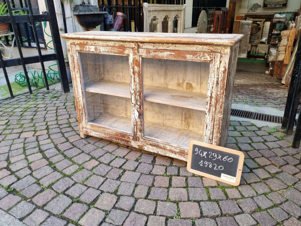 Mobiletto basso bianco decapato shabby - immagine 2