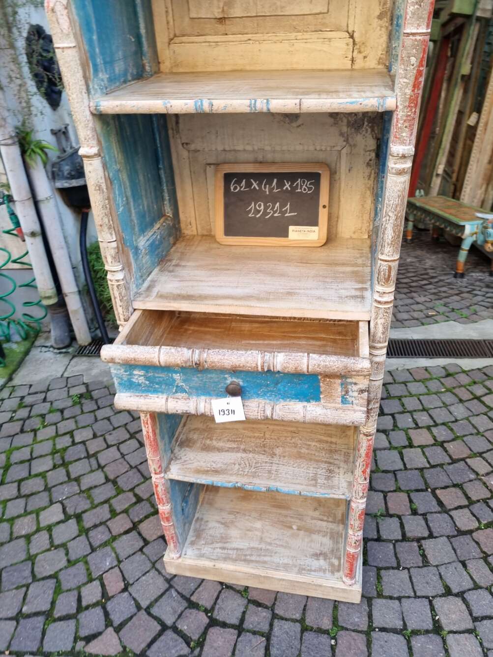 Libreria etnica con scaffali e cassetto - immagine 6