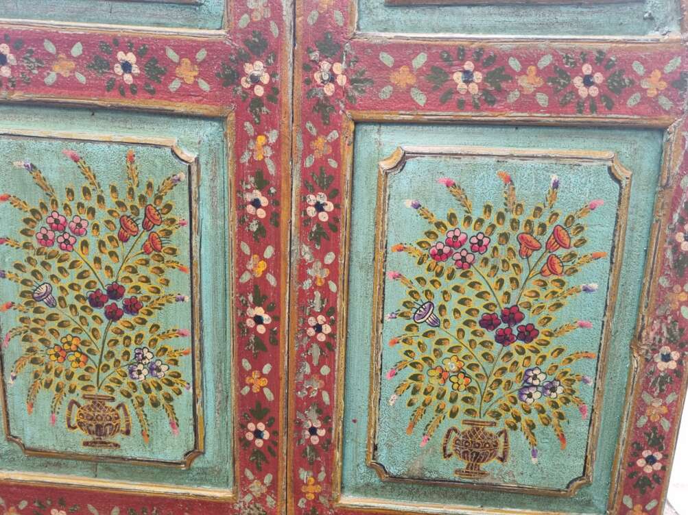 Porta in legno dipinta con motivi floreali - immagine 13