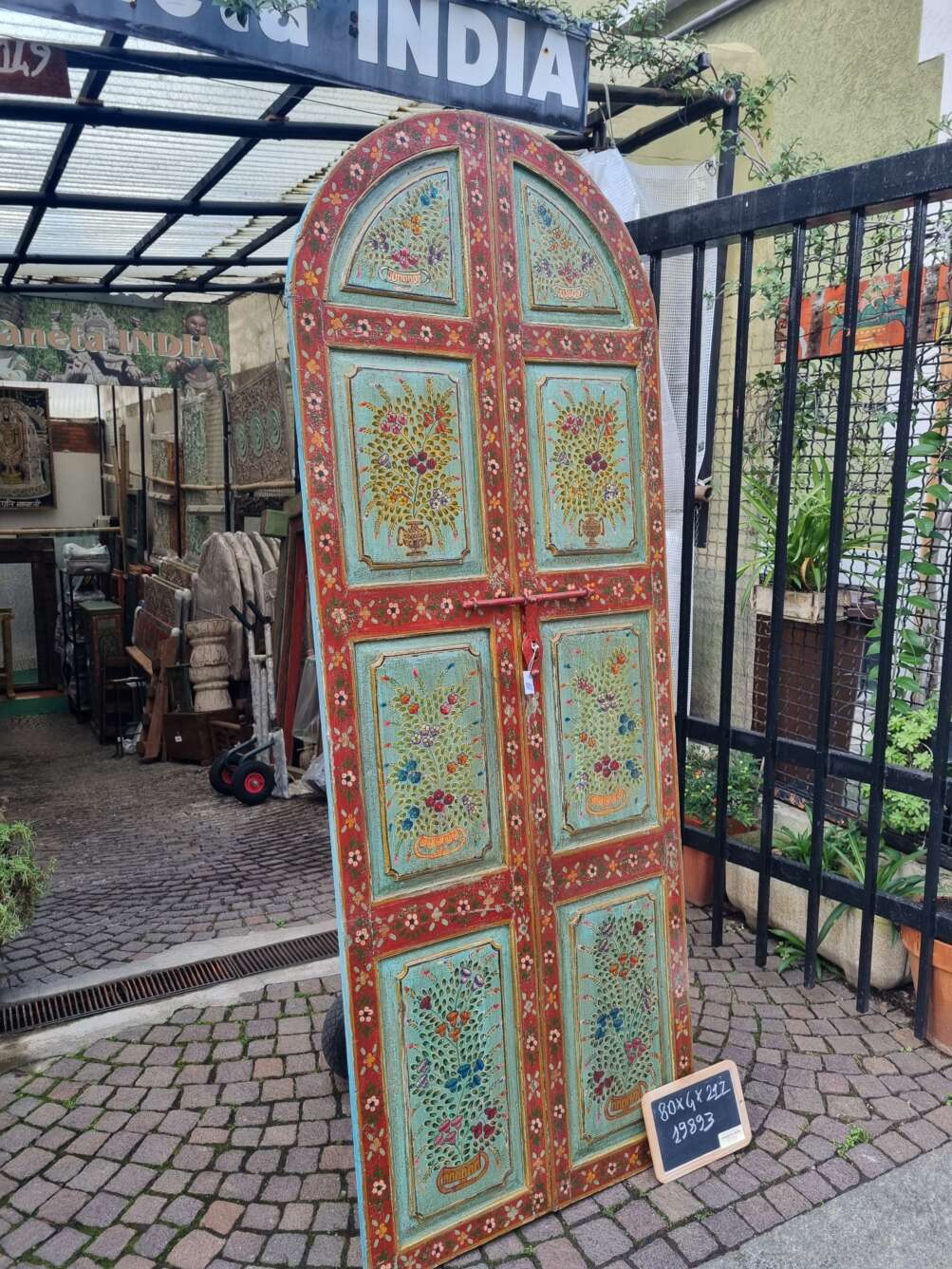 Porta in legno dipinta con motivi floreali - immagine 6