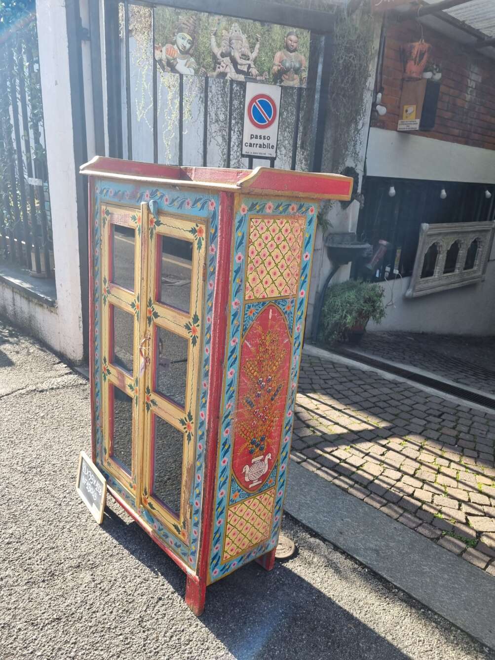 Vetrinetta artigianale in legno intagliato - immagine 8