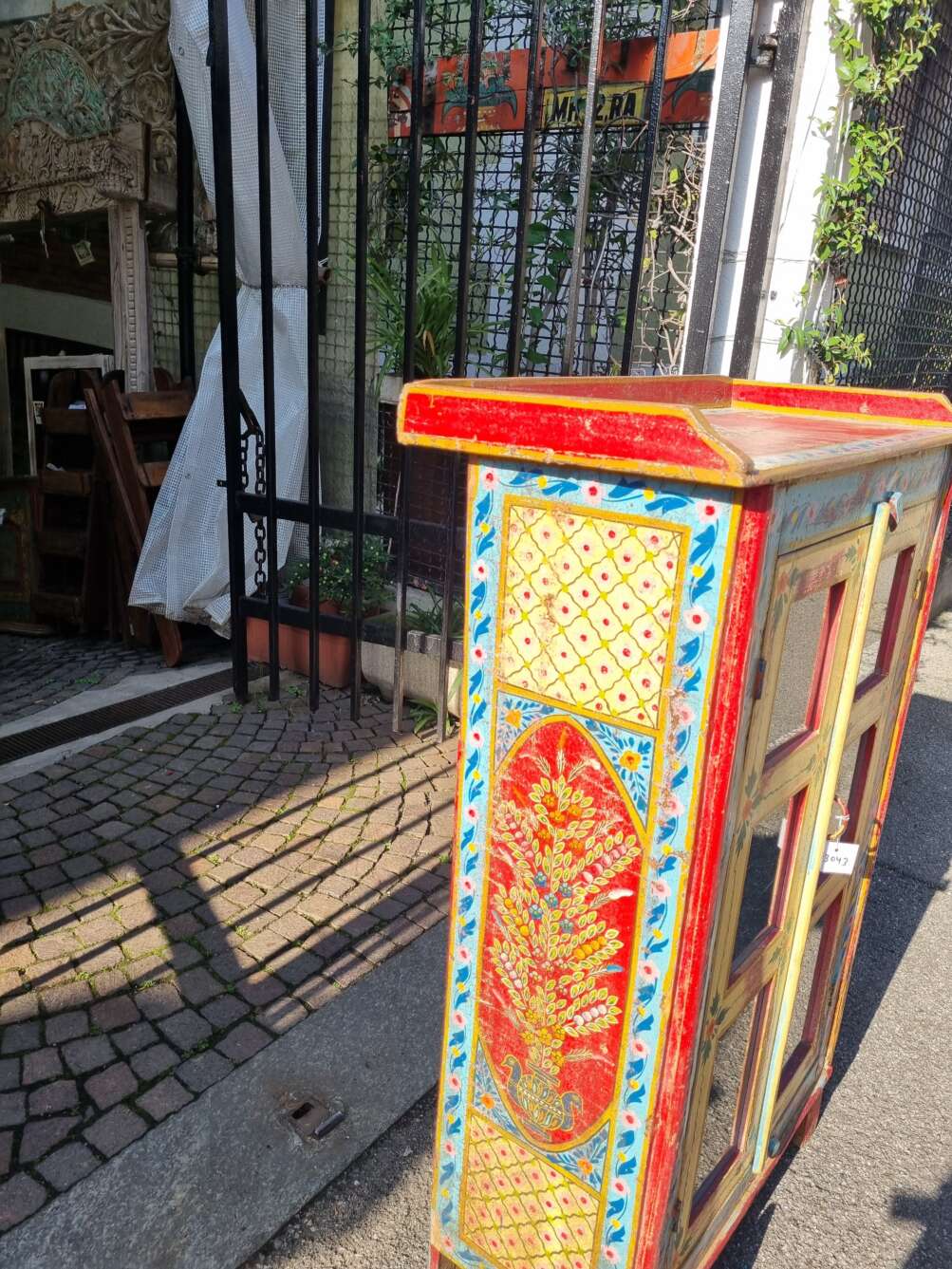 Vetrinetta artigianale in legno intagliato - immagine 6