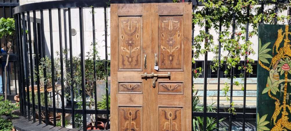 Antica porta rustico in teak grezzo