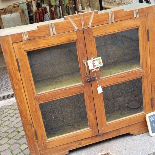 Vetrinetta teak con vetri e intagli a rilievo