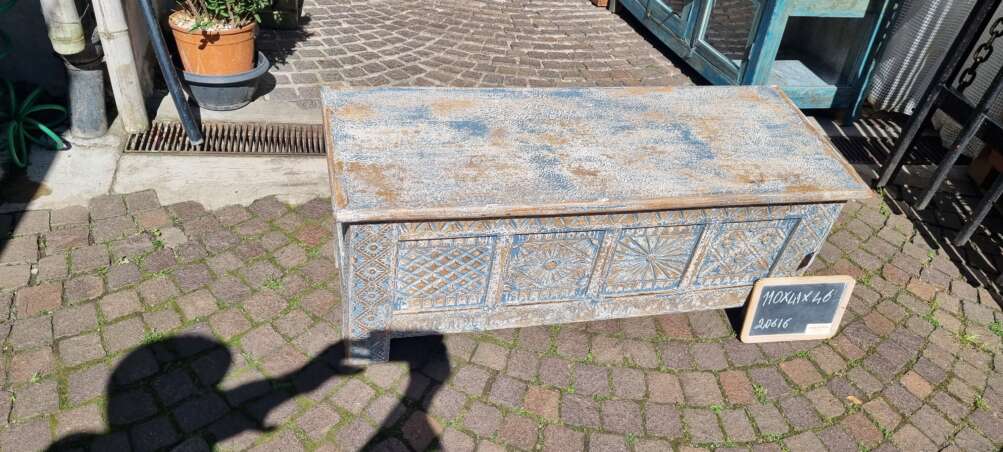 Baule intagliato con decorazioni blu e avorio - immagine 9