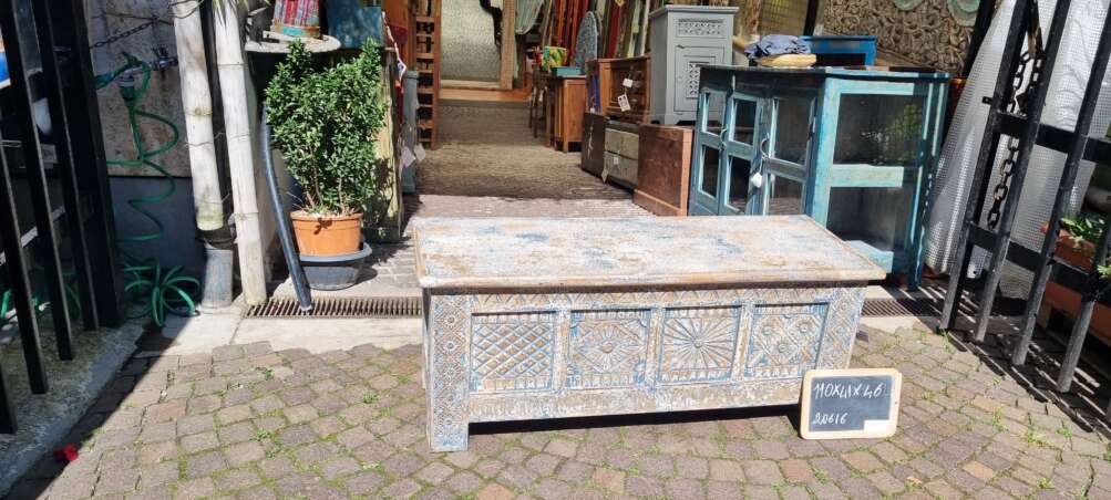 Baule intagliato con decorazioni blu e avorio - immagine 8