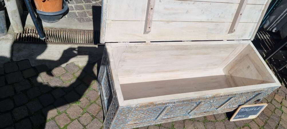 Baule intagliato con decorazioni blu e avorio - immagine 10