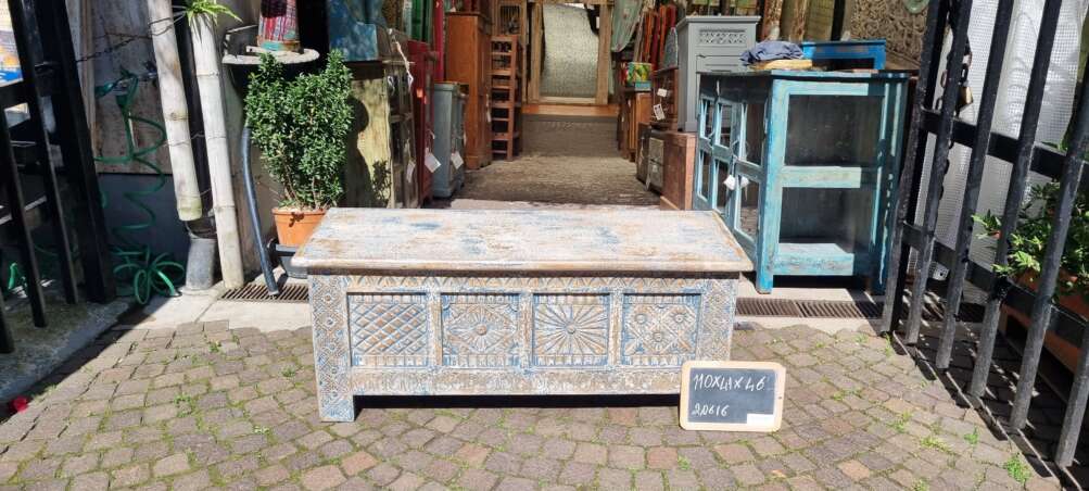 Baule intagliato con decorazioni blu e avorio - immagine 6