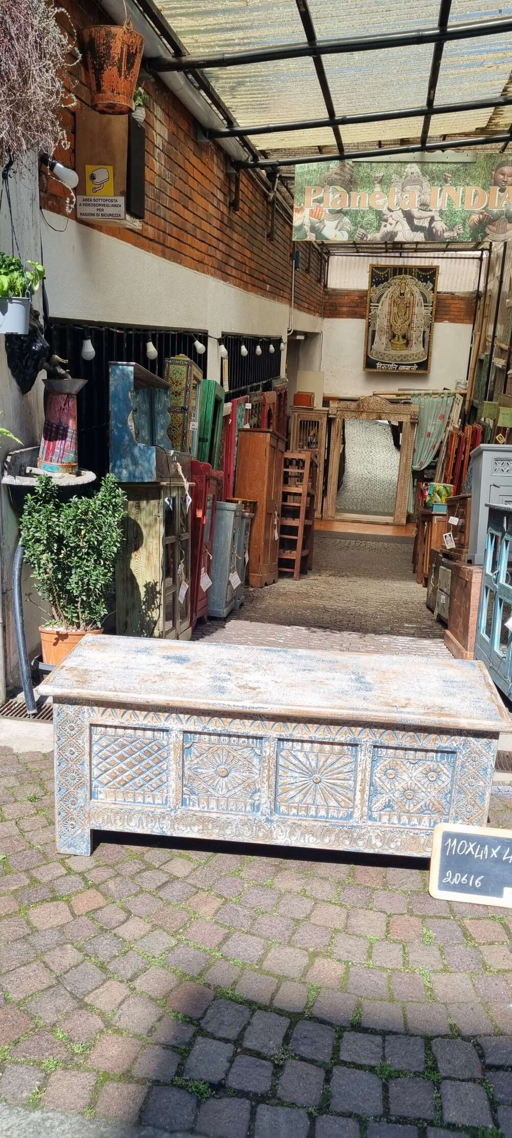 Baule intagliato con decorazioni blu e avorio - immagine 5