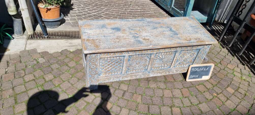 Baule intagliato con decorazioni blu e avorio - immagine 2