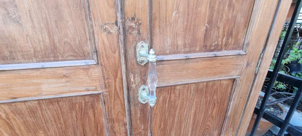 Armadio a due ante con pannelli sagomati - immagine 7