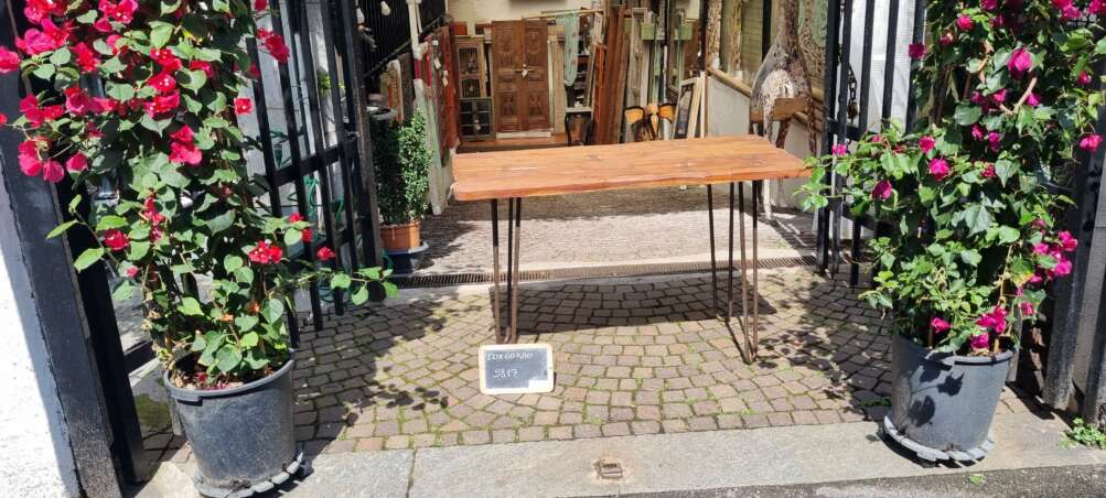 Tavolo in teak con gambe in ferro - immagine 3