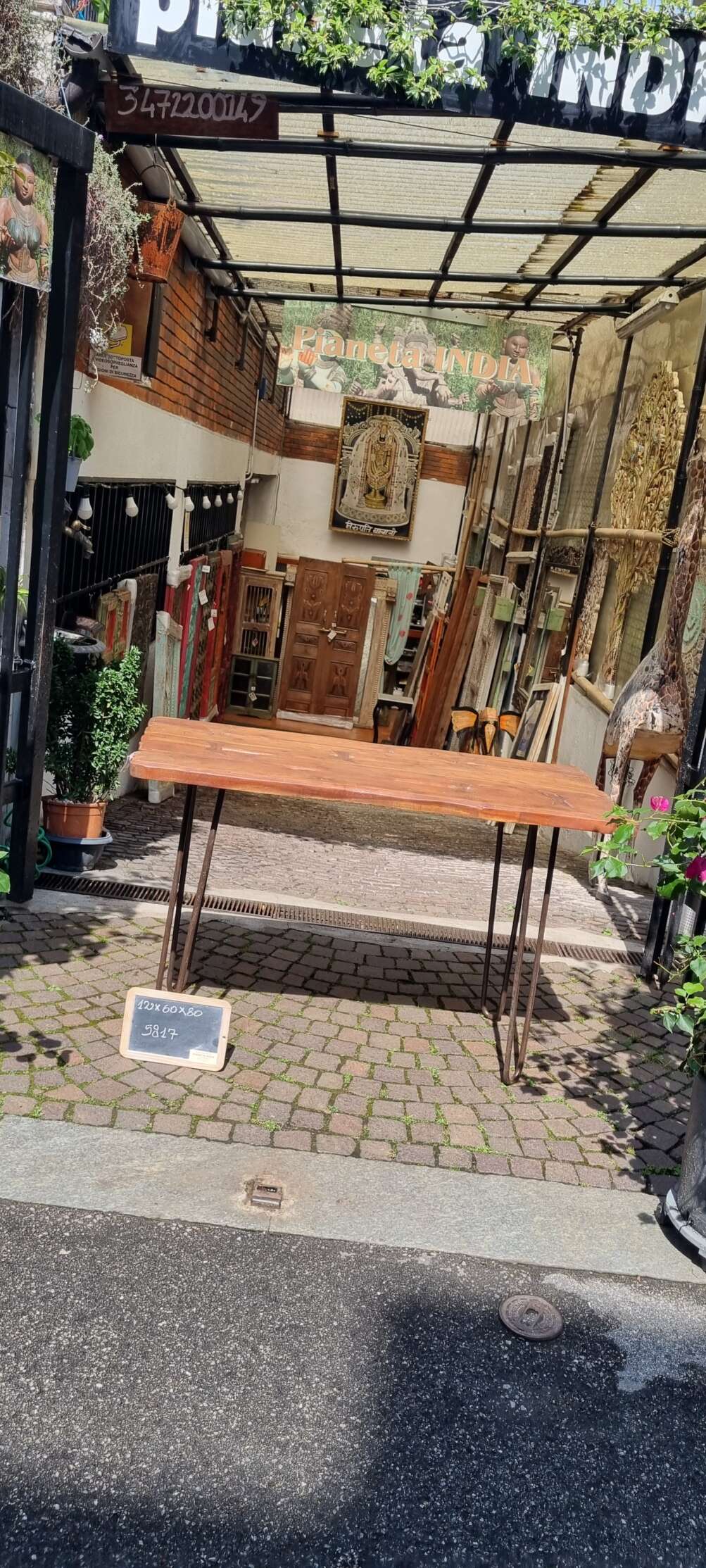 Tavolo in teak con gambe in ferro