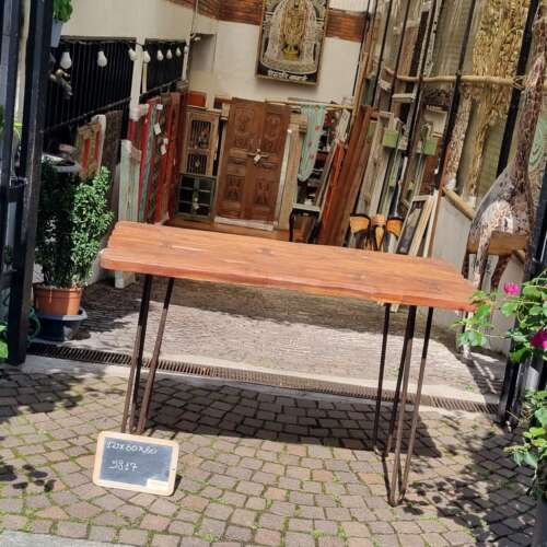 Tavolo in teak con gambe in ferro