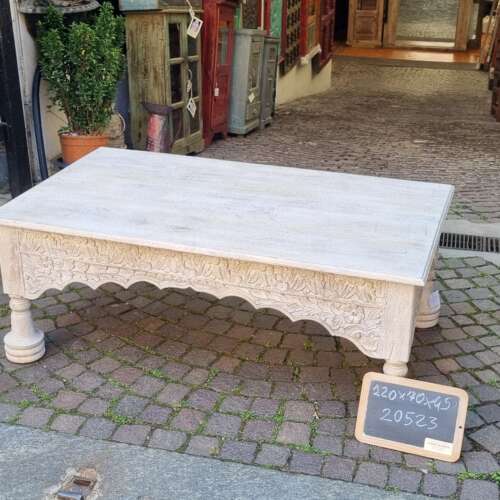 Tavolino da centro in legno massello