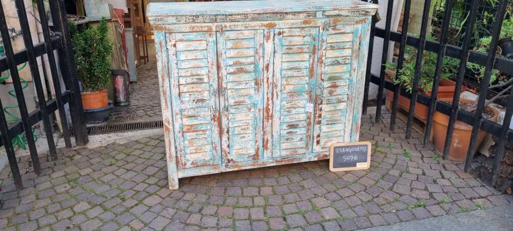 Credenza artigianale in legno