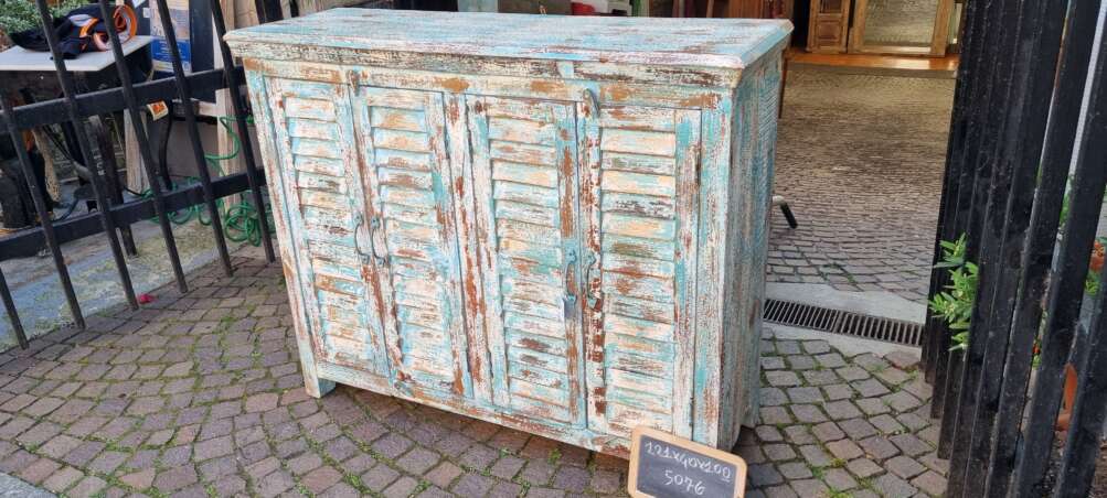 Credenza artigianale in legno - immagine 2