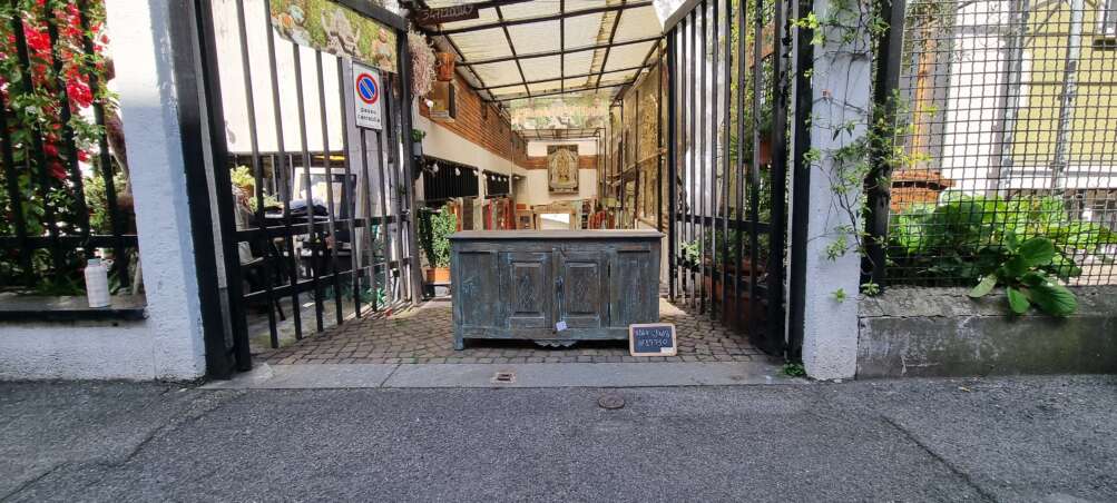 Credenza antica verde con intagli a diamante - immagine 3