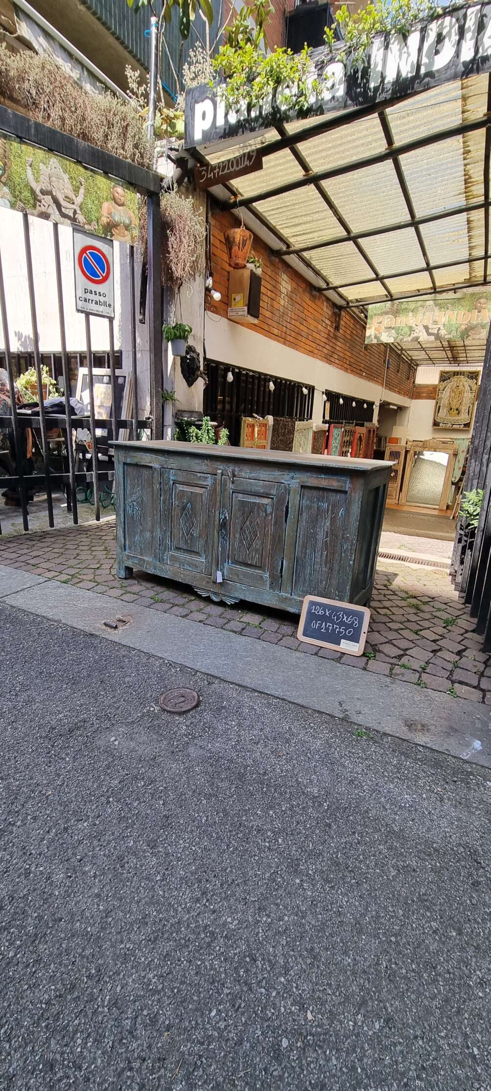 Credenza antica verde con intagli a diamante - immagine 6