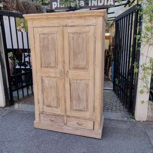 Armadio indiano in legno decapato