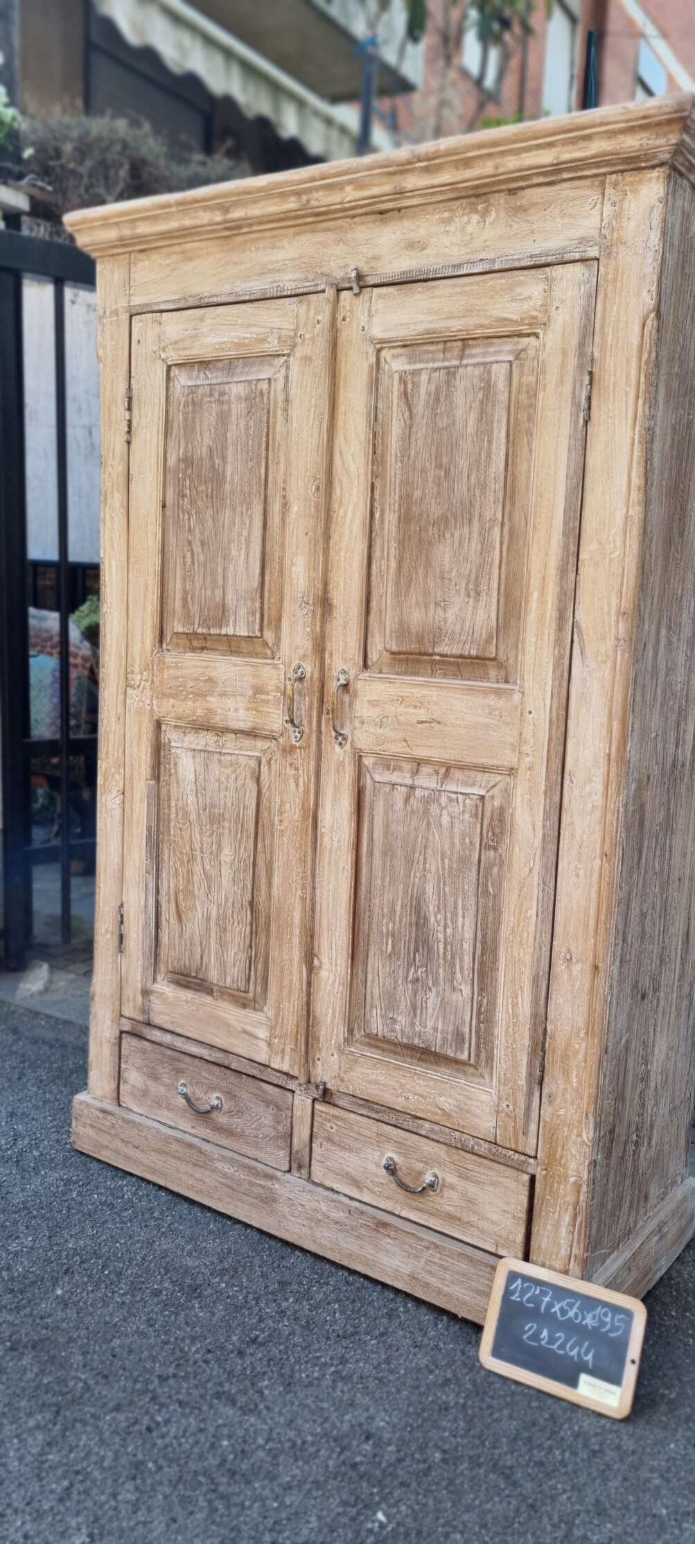 Armadio indiano in legno decapato - immagine 14