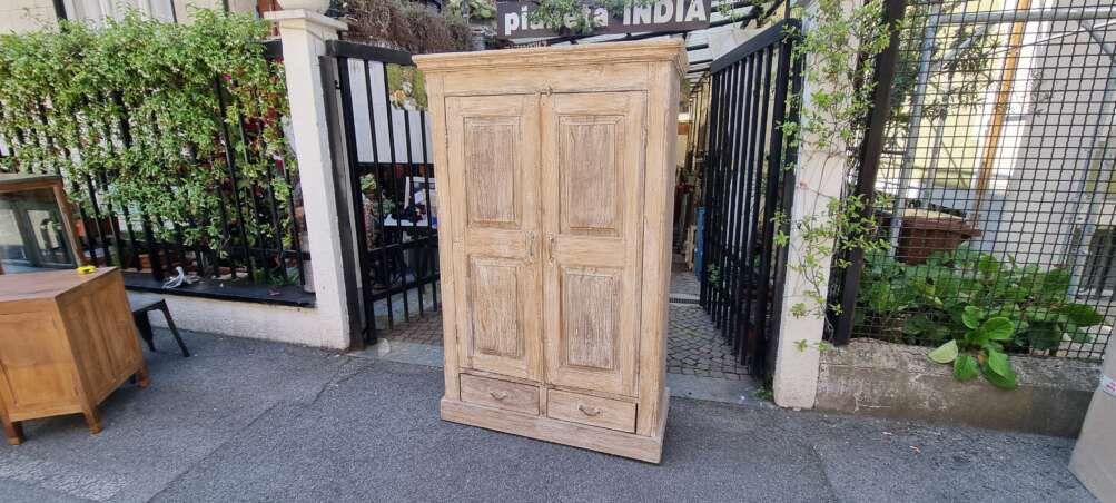 Armadio indiano in legno decapato - immagine 10