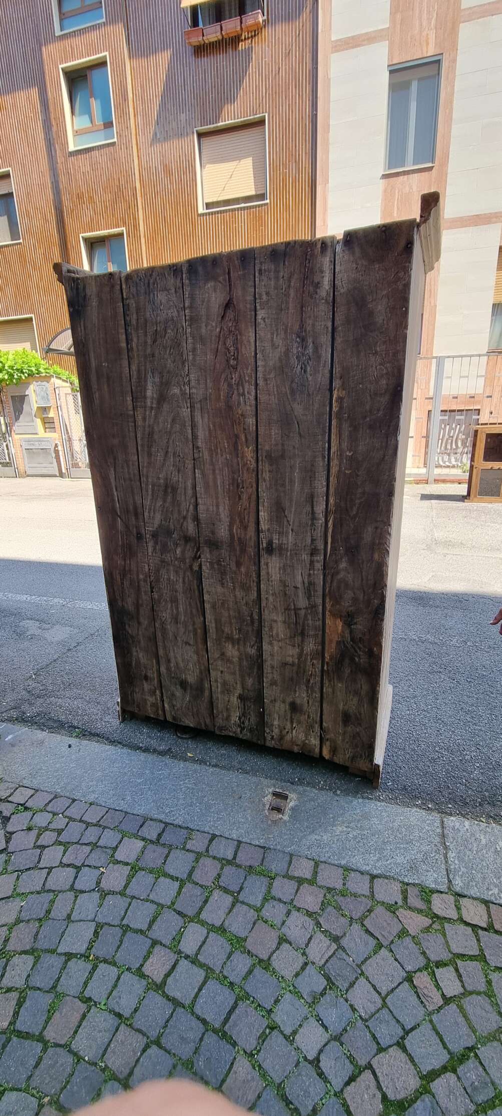 Armadio indiano in legno decapato - immagine 8