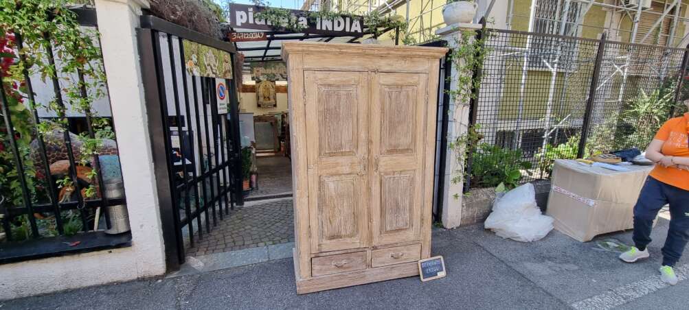 Armadio indiano in legno decapato - immagine 6