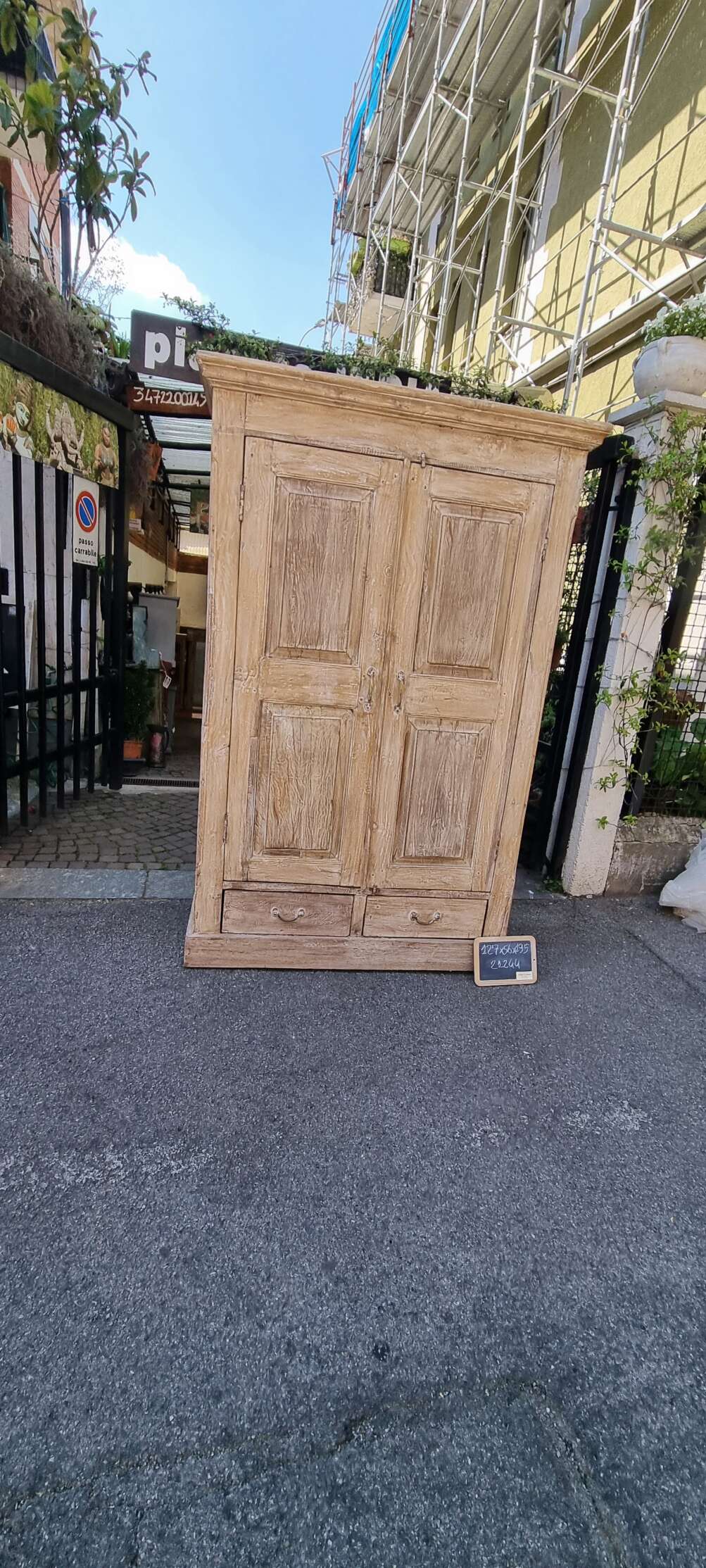 Armadio indiano in legno decapato - immagine 5